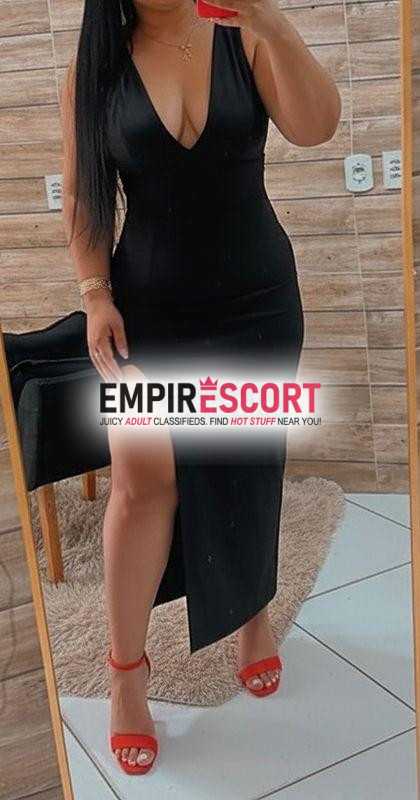 morena bronzeada com uma bunda gostosa.