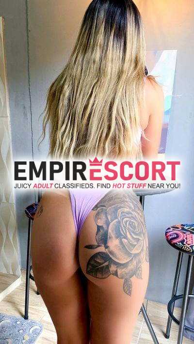 patty loira exótica tatuada rosto delicado e corpo escultural.