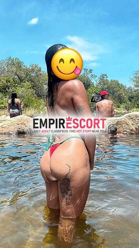 olá meus amores sou uma loira bem quente pra vocês e qui adora fazer anal sem frescura nenhuma não importo com tamanho gosto de fazer um oral bem