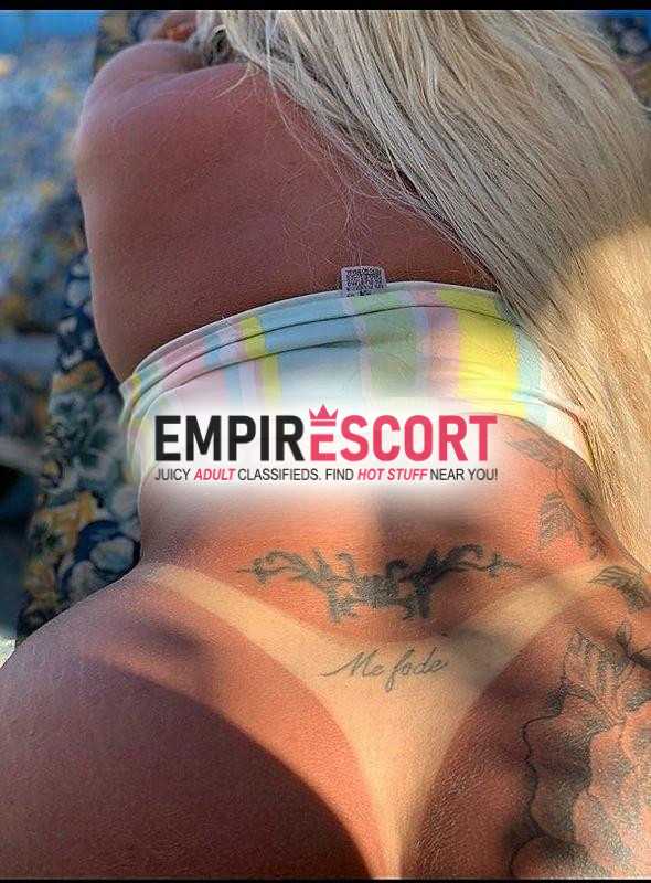 rosy loira rabuda tatuada
