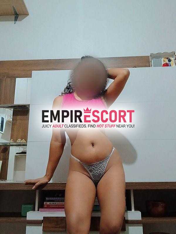 baixinha safada com local