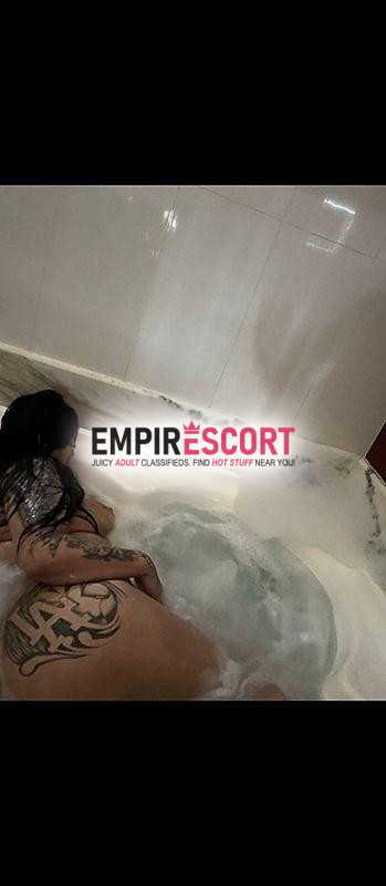 sou uma morena tatuada safada e que gosta de fazer um sexo gostoso e cheio de tesao