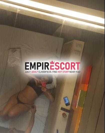 sou uma morena tatuada safada e que gosta de fazer um sexo gostoso e cheio de tesao