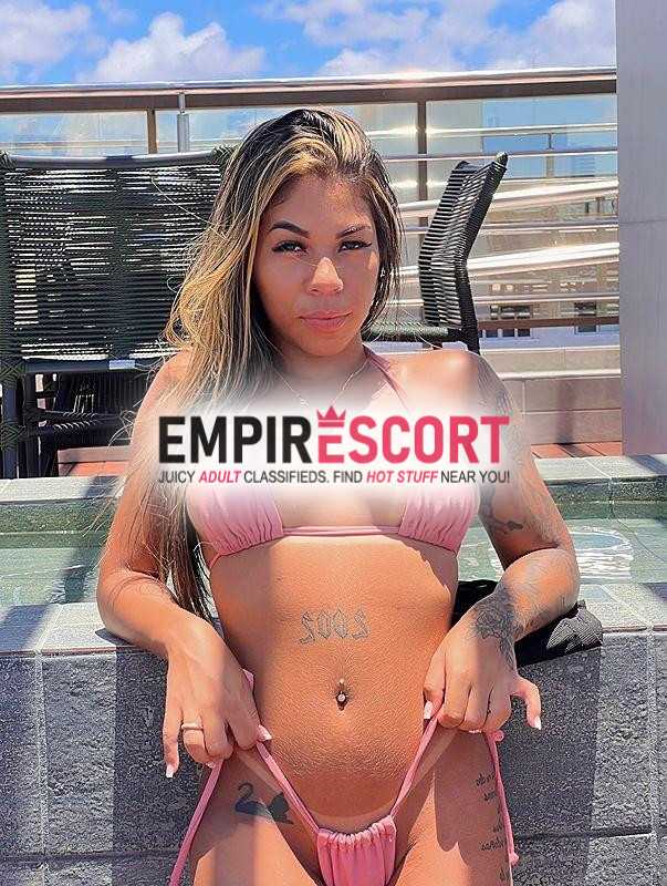 atriz pornô em curta temporada com local