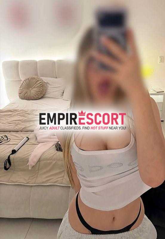 novinha loirinha safada na cama 
com local venha relaxar em minhas mãos 🥰🥰