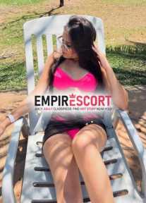 linda gata de luxo com local 🥰