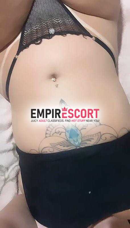 branquinha tatuada dos olhos azuis.