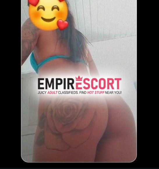 novinha tatuada com local
