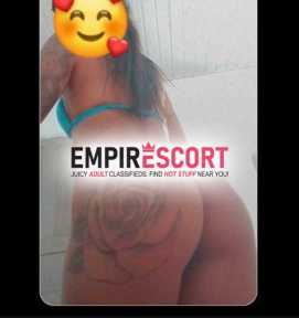 novinha tatuada com local