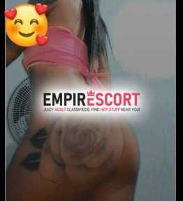 novinha tatuada com local