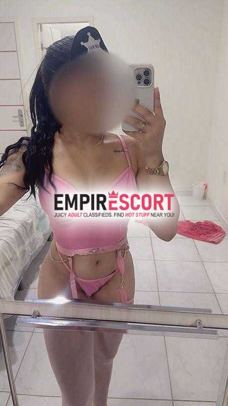 bela gatinha manhosa que adora mamar no pelo bem gostoso 😈