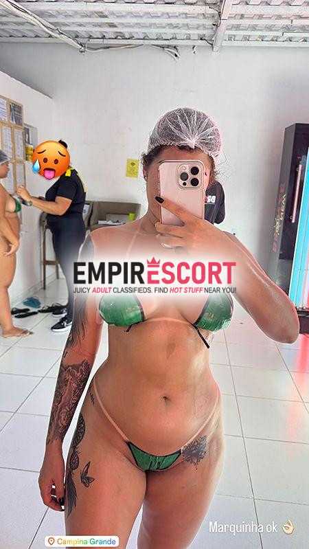 morena tatuada