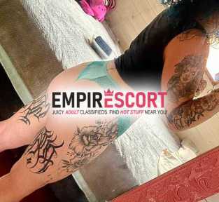 morena tatuada peitinho natural 🥵🥵