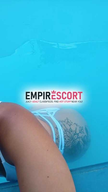 morena tatuada