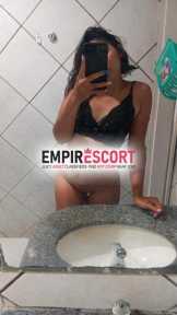 morena tatuada