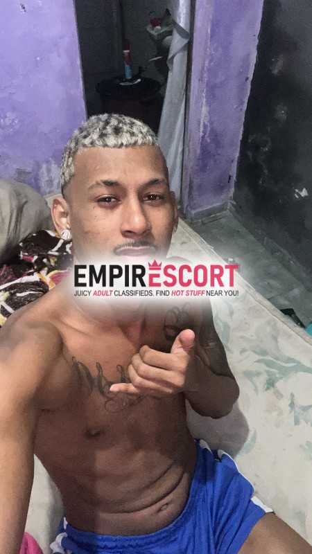 olá para todos eu sou o lucas negão tenho 21 anos de idade e sou um garoto de programa com um dote de 23 centímetros bem grosso e gostoso bem delicioso.
