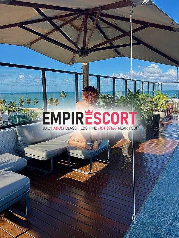 disponível com local✨