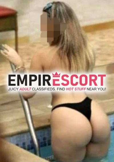 nathasha uma jovem bem travessa adora se sentar com o bumbum.