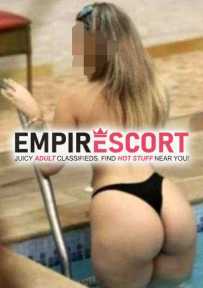 nathasha uma jovem bem travessa adora se sentar com o bumbum.