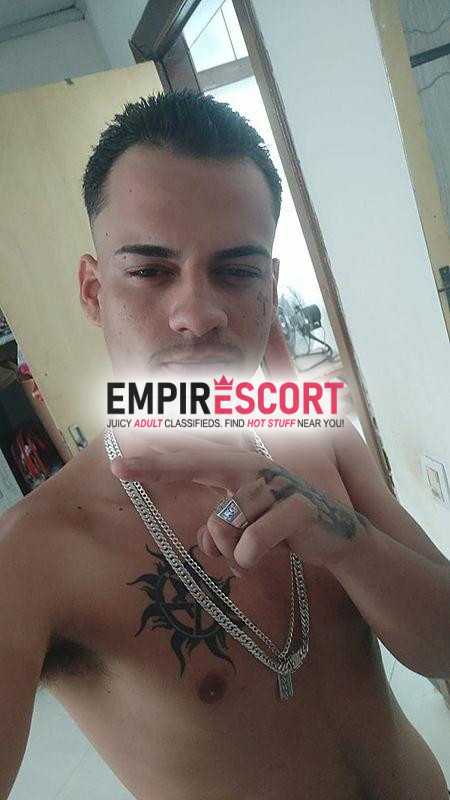 branquinho tatuado vendo vídeos e vou até você