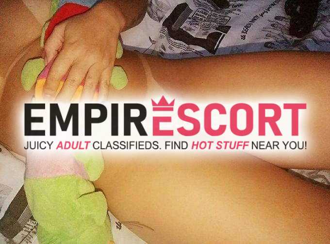 fernanda 
loira atraente e charmosa.