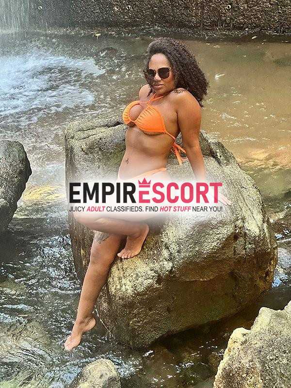 sophia goiana de belas curvas carinhosa e educada