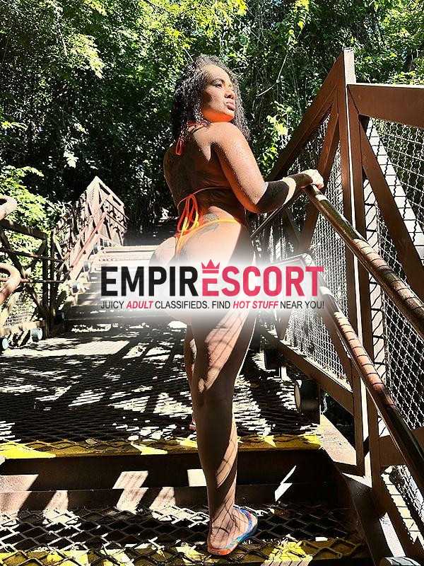 sophia goiana de belas curvas carinhosa e educada