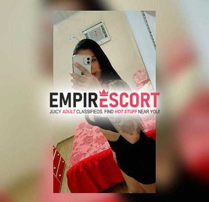 morena tatuada e bronzeada