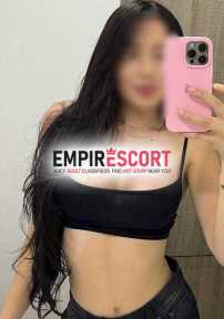 acompanhante e massagista gata com corpo lindo cintura fina seios siliconados magrinha uma verdadeira gata te esperando na cama para te dar carinho.