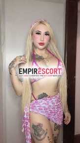 loira branquinha tatuada