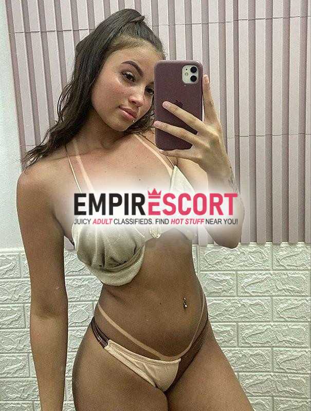 bonequinha malvada na cama tarada por sexo e sem frescura com habilidade no melhor oral prazer intenso