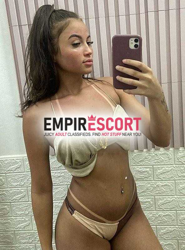 bonequinha malvada na cama tarada por sexo e sem frescura com habilidade no melhor oral prazer intenso