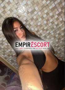 bonequinha malvada na cama tarada por sexo e sem frescura com habilidade no melhor oral prazer intenso