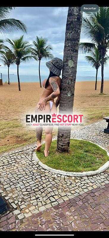 me acariciando meu cuzinho