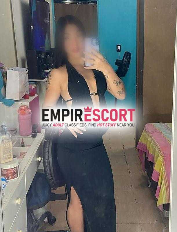 letícia com local na orla