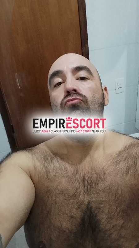 menino gordinho e simpático fala espanhol nacionalidade uruguaia