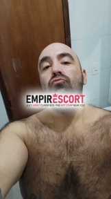 menino gordinho e simpático fala espanhol nacionalidade uruguaia