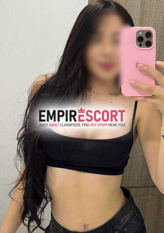 acompanhante e massagista gata com corpo lindo cintura fina seios siliconados magrinha uma verdadeira gata te esperando na cama para te dar carinho.