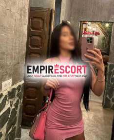 acompanhante e massagista gata com corpo lindo cintura fina seios siliconados magrinha uma verdadeira gata te esperando na cama para te dar carinho.