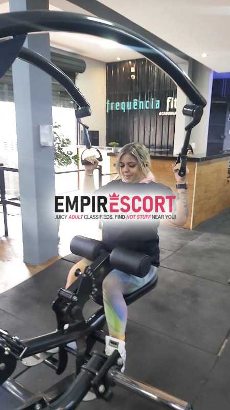 loira bronzeada com oral de enlouquecer