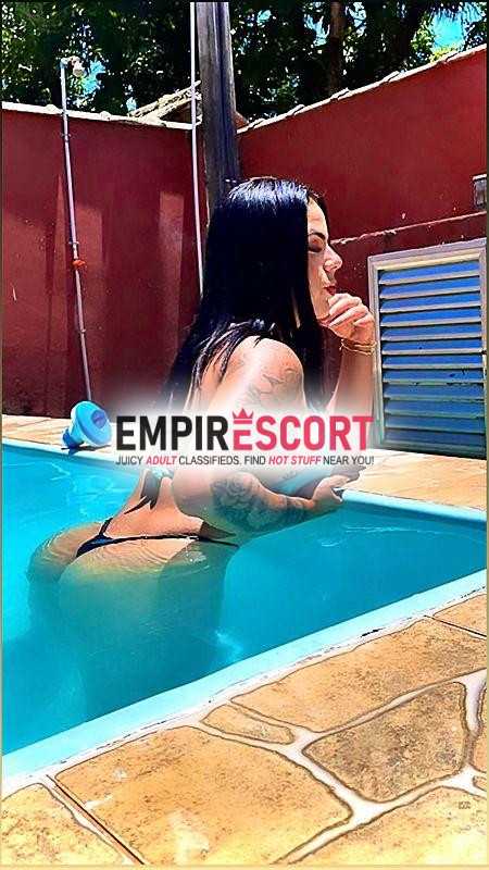 uma transex bem feminina e muito safada anal sem reclamar