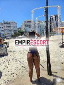 bella cavalcante com local