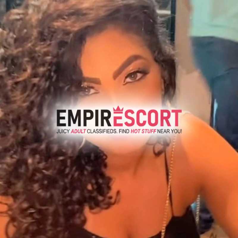 morena 
cacheada 
meio tímida