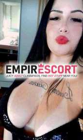 ysis valim morena tatuada com deliciosos seios grandes e naturais.