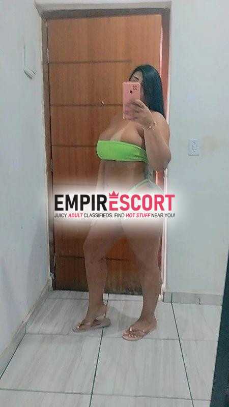 gostosa greluda morena de marquinha de biquíni