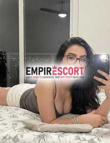 novinha linda com local