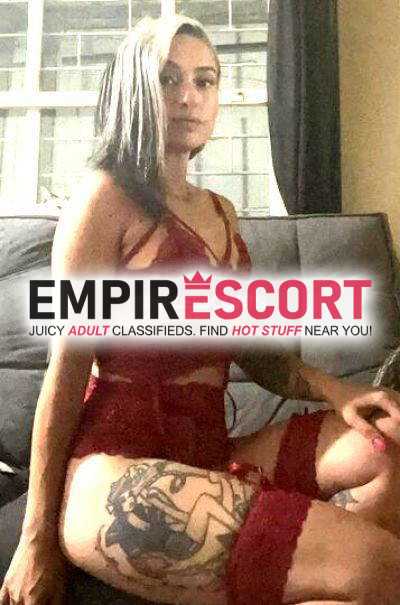 lua mulher extremamente cheirosa coxas grossas e tatuadas.
