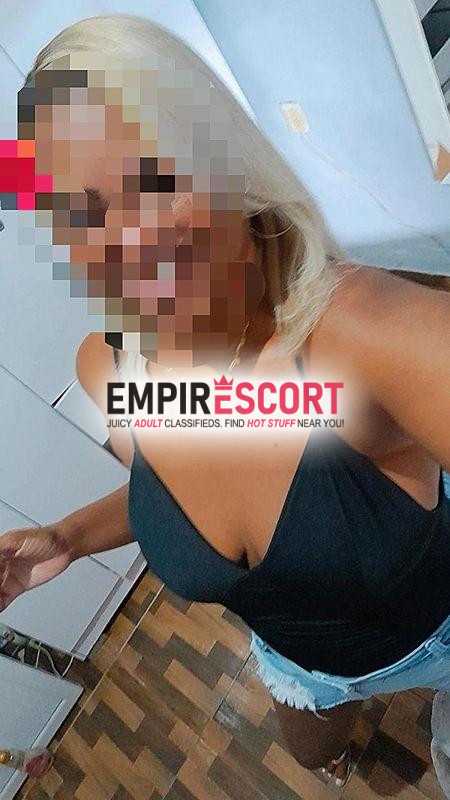 uma morena deliciosa pronta pra deixar você vontade