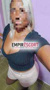 uma morena deliciosa pronta pra deixar você vontade