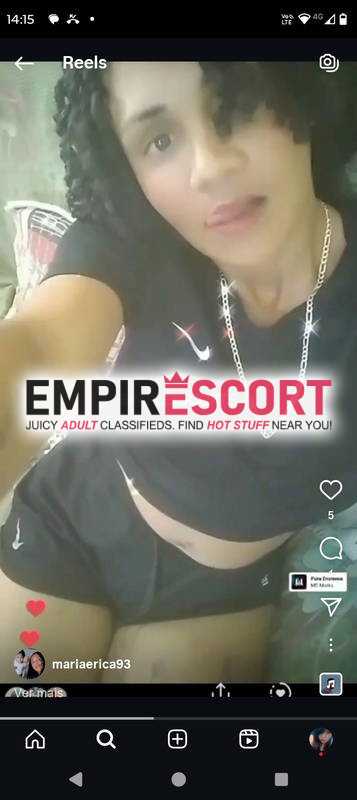 morena com belas curvas safadinha